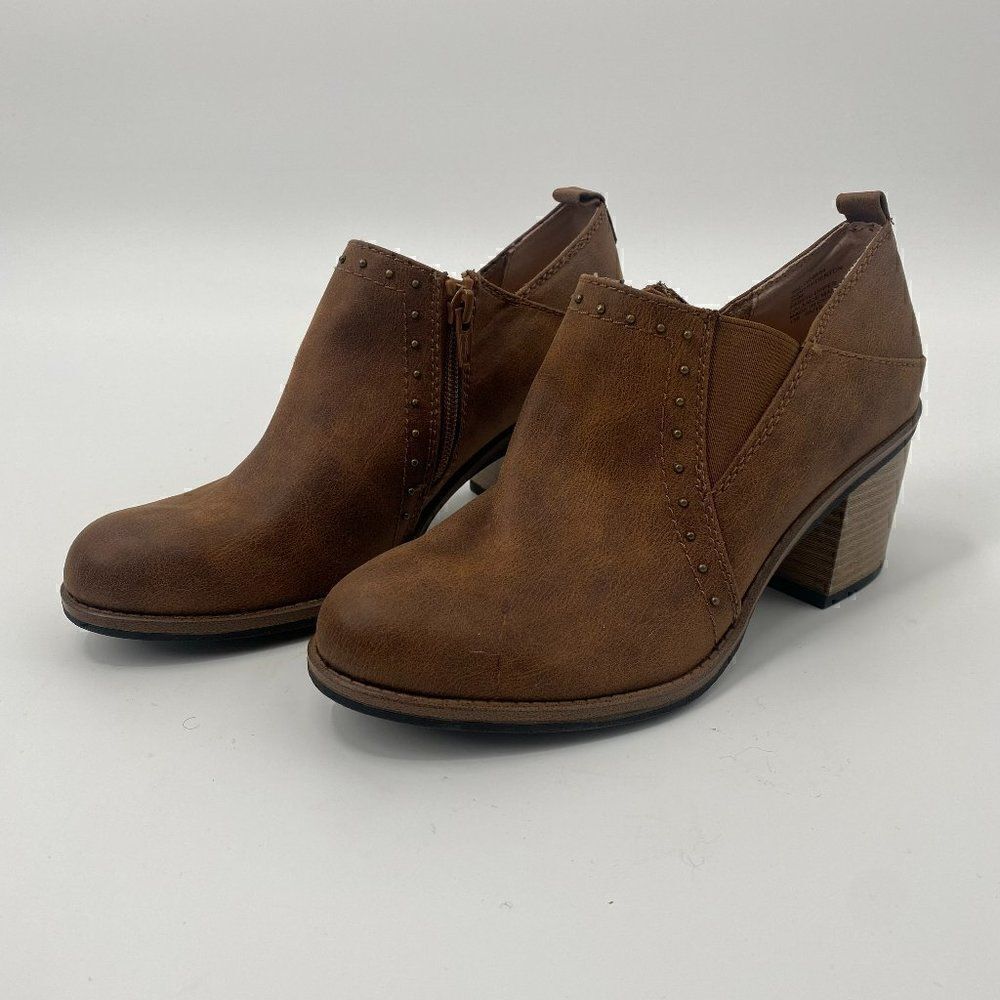 White Mountain Size 7.5M Cognac Denton Heeled Booties Round Toe Studded